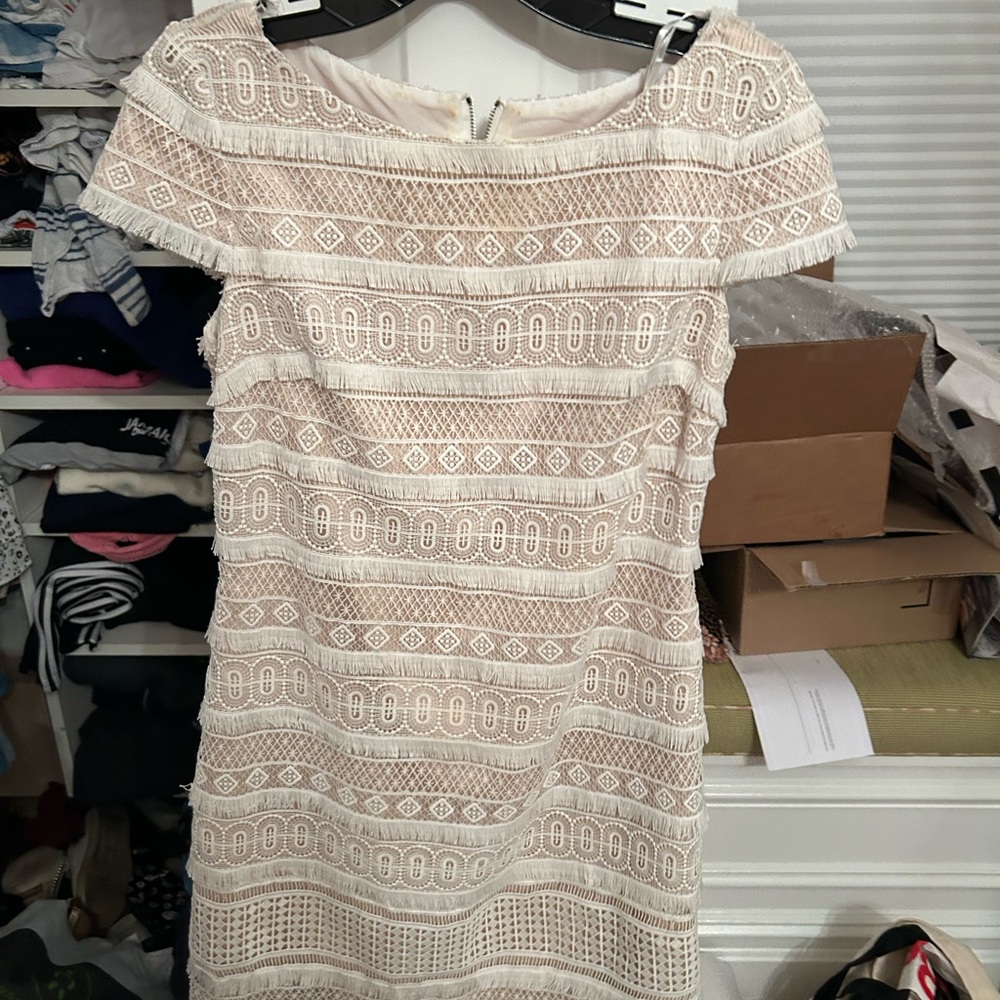 ELIZA J white sheath dress with fringe pattern amazing worn condition size 6